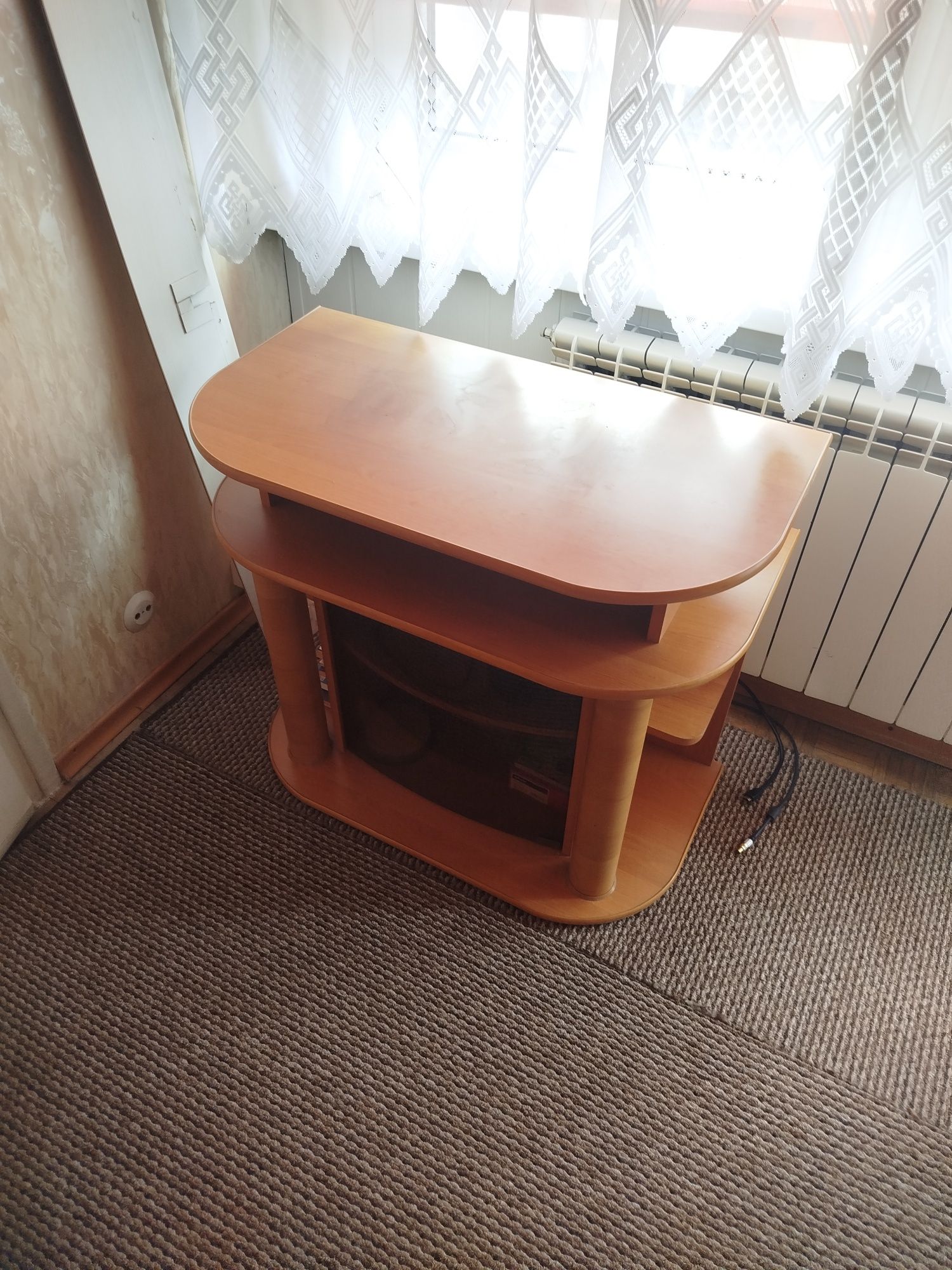 Półka pod telewizor
