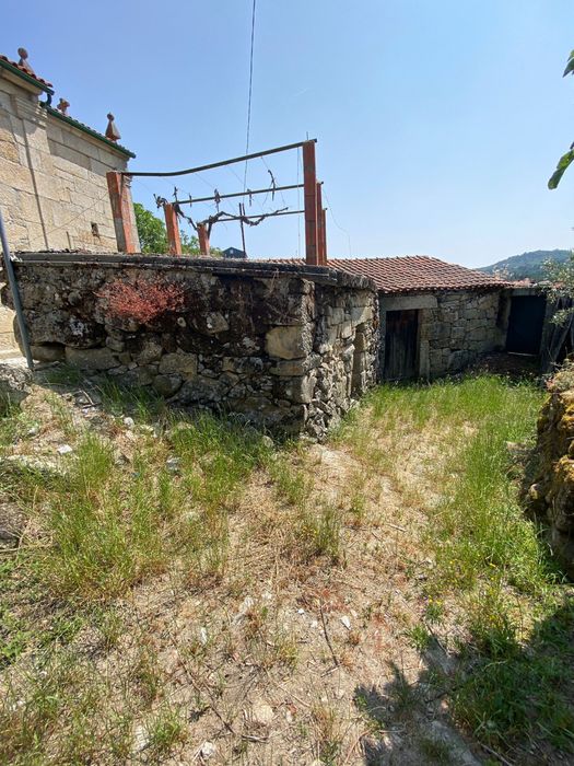 Vendo casa com cerca de 100 metros quadrados ou mais, em vade de cunho