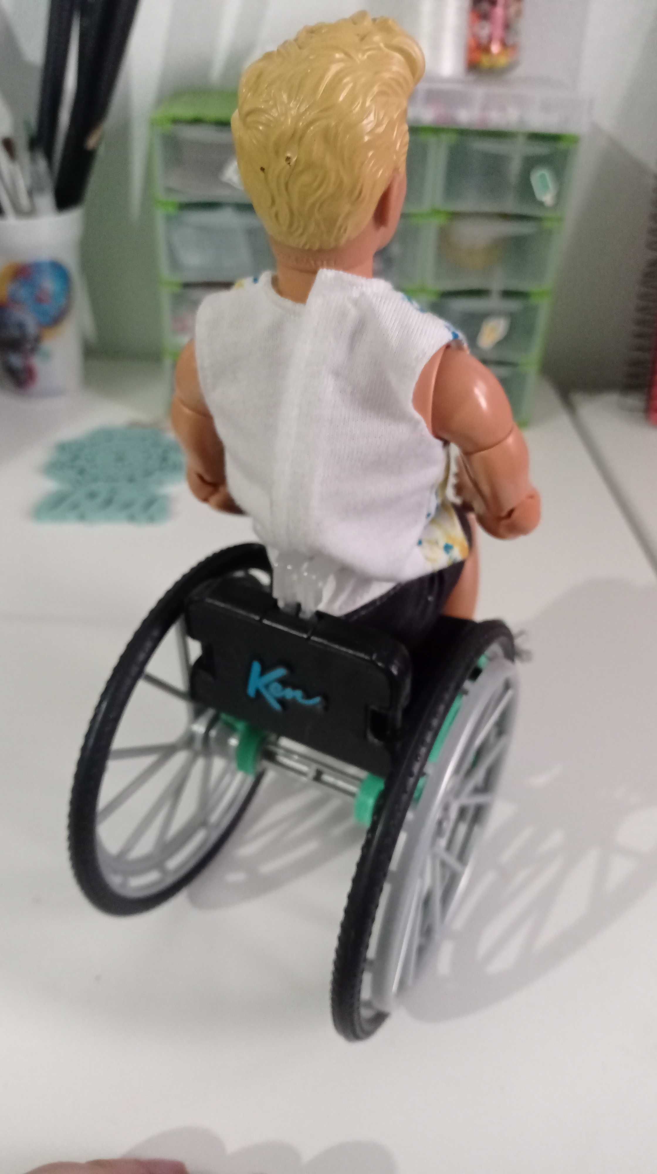 Ken com cadeira de rodas