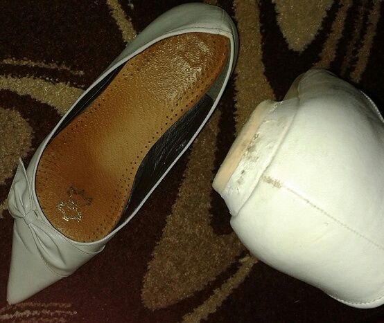 Białe - Eleganckie Czółenka Z Kokardą Rozm. 41 - W Dobrym Stanie