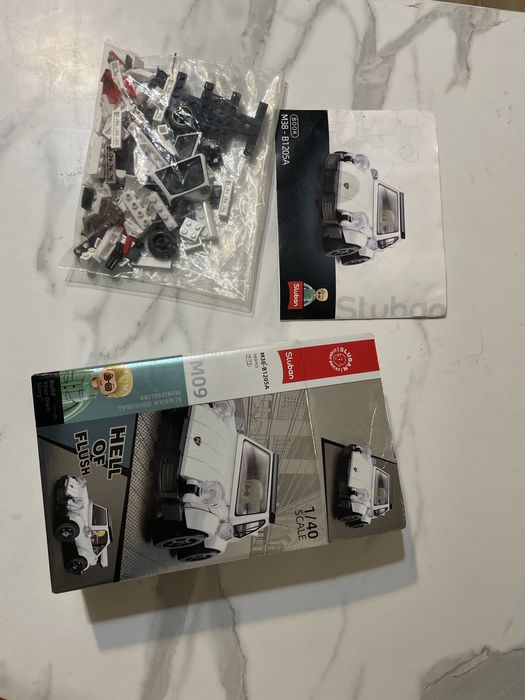 У відмінному стані Lego машинк.Дуже гарна