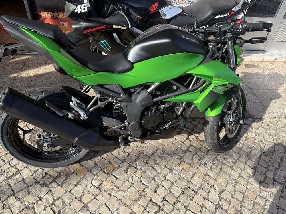 Kawasaki Z250 SL com ABS