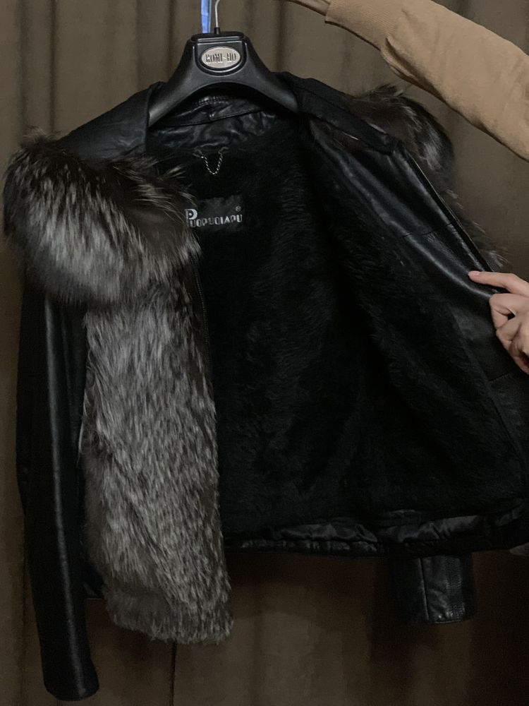 Шкіряна куртка з чорнобуркою