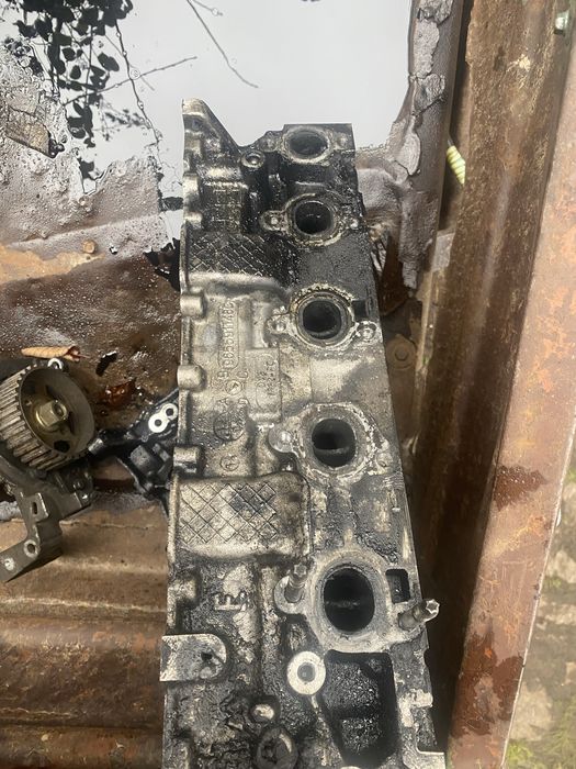 Голова ГБЦ 1.6 HDI двигун на запчастини