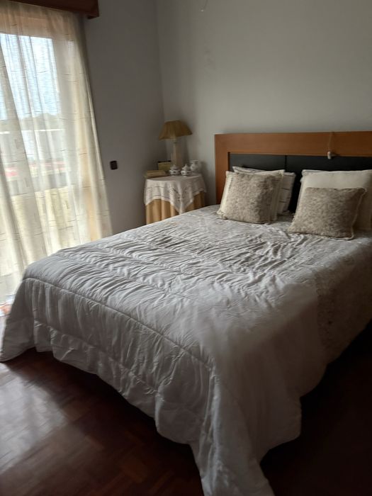 Cama e colchão de 2 metros