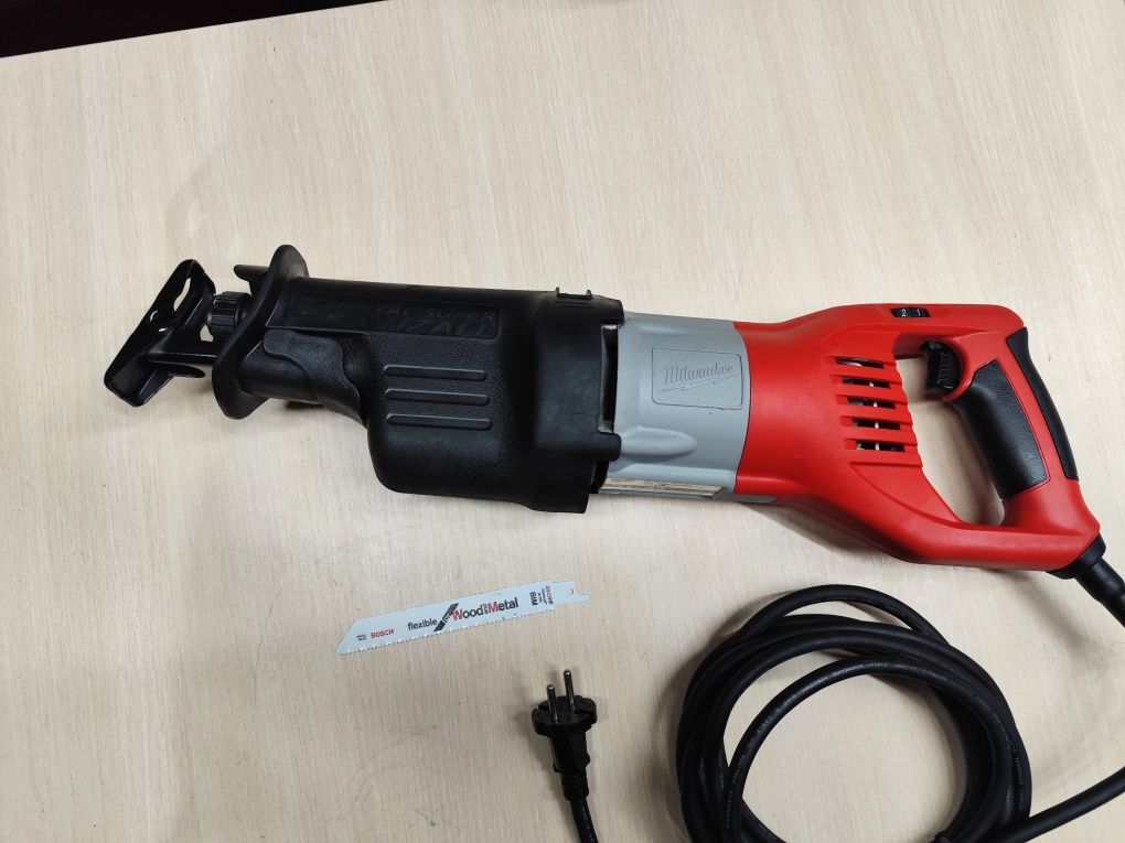 Milwaukee SSPE 1300 SX W потужна шабельна пилка Мілвоке оригінал