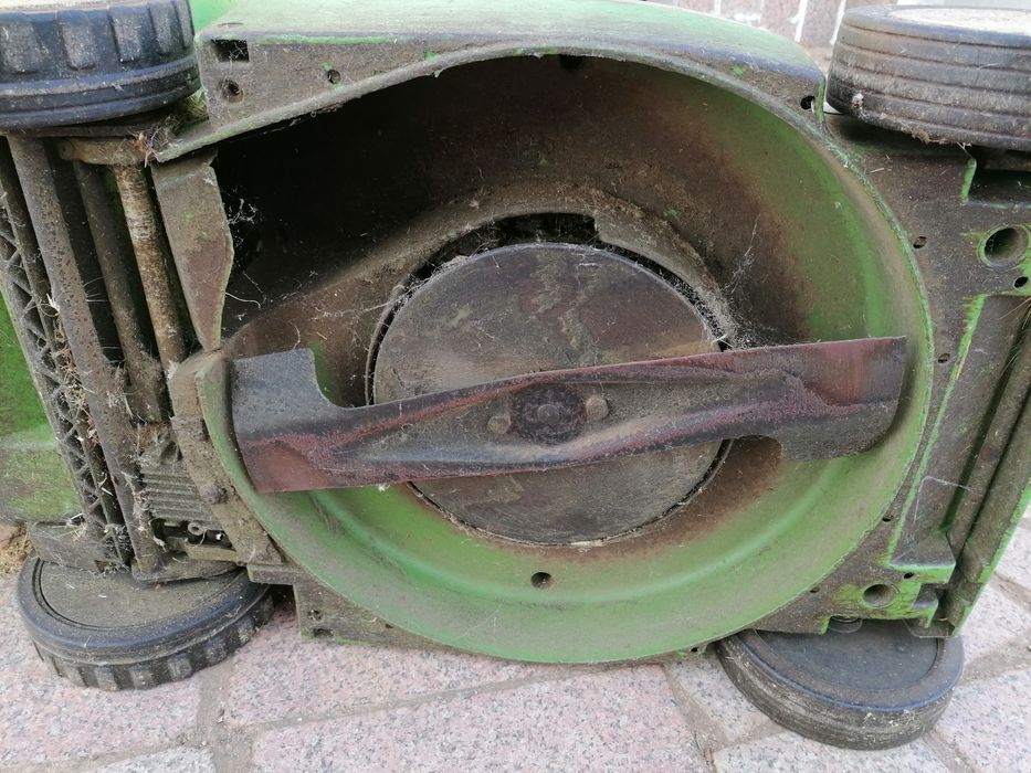 Corta relva Viking ME 445 usado