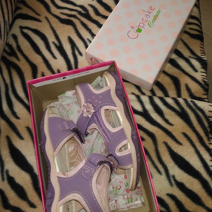 Sandálias menina 27 CUPCAKE em pele com caixa LILÁS
