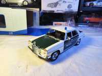 Mercedes w115 Polizei 1:18 mcg