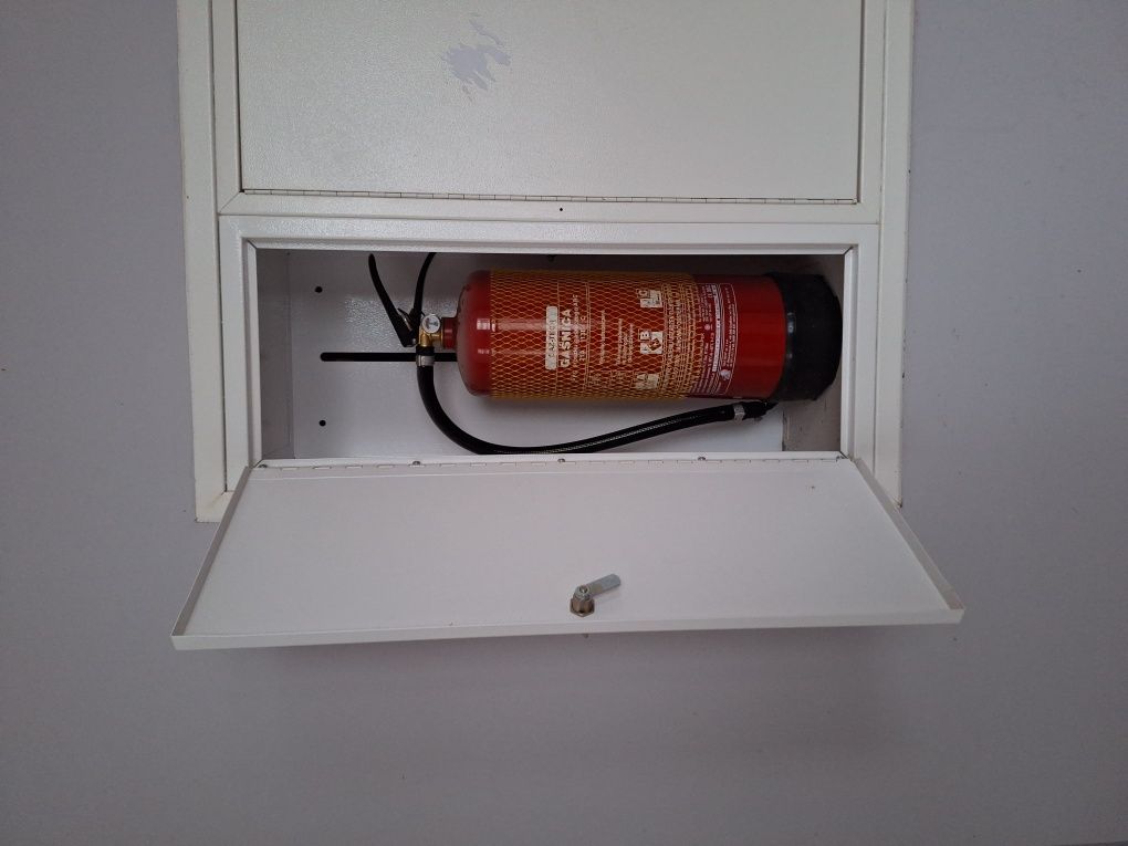 Hydrant z gaśnicą natynkowy, lub wnękowy