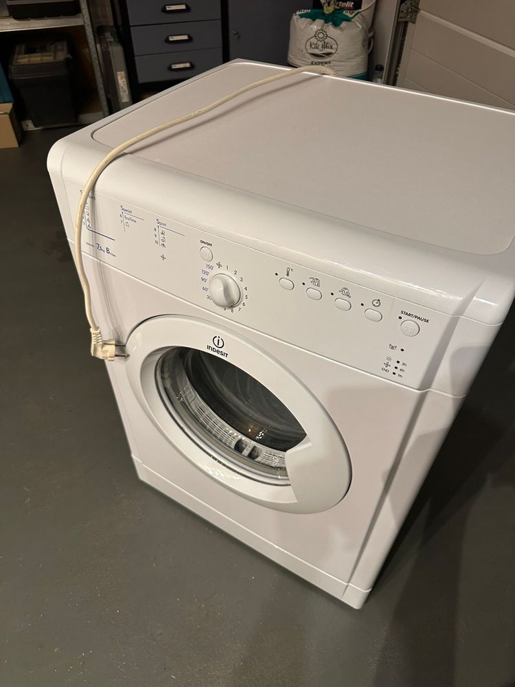 Indesit IDVA 835EU Szuszarka kondensacyjna