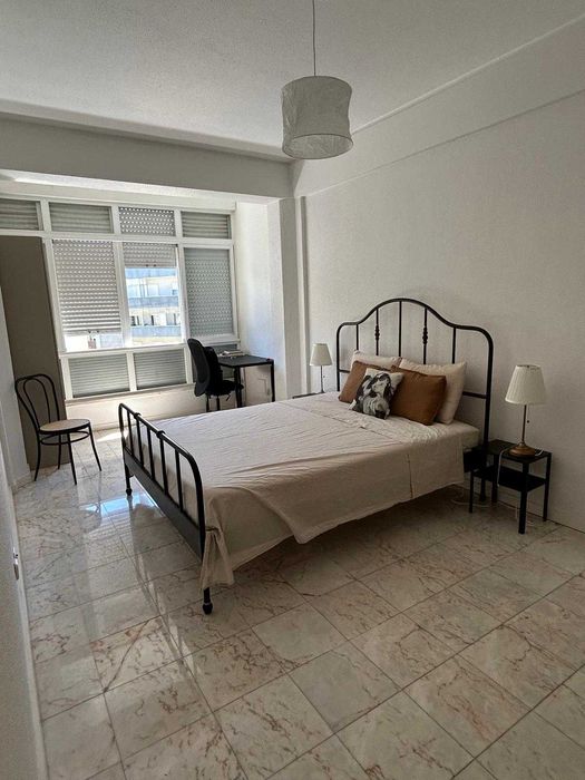 Vendo Estrutura Cama casal 160x200, colchão Emma
