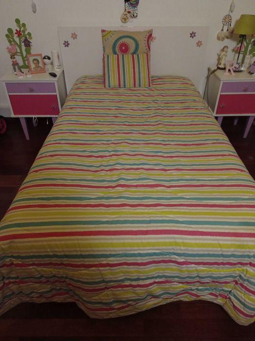 Conjunto cortinados e edredom cama solteiro