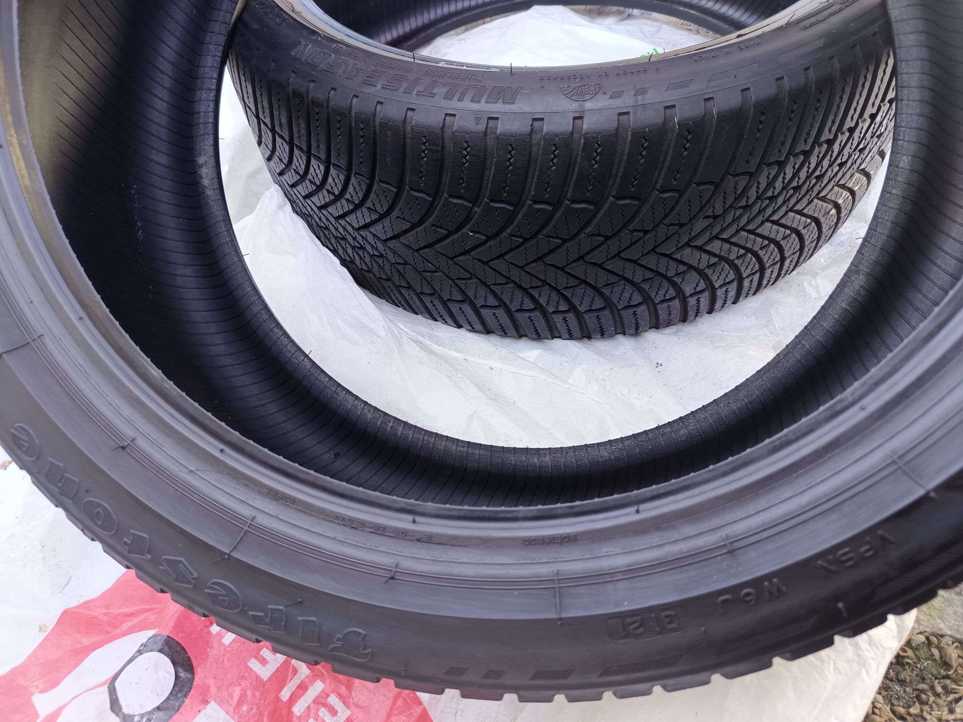 Firestone 225/40 R18 całoroczne, cena za  2szt.