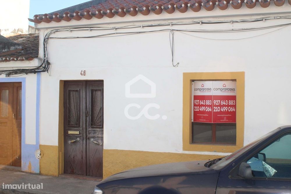 Moradia T2 para recuperar,  em Mourão.