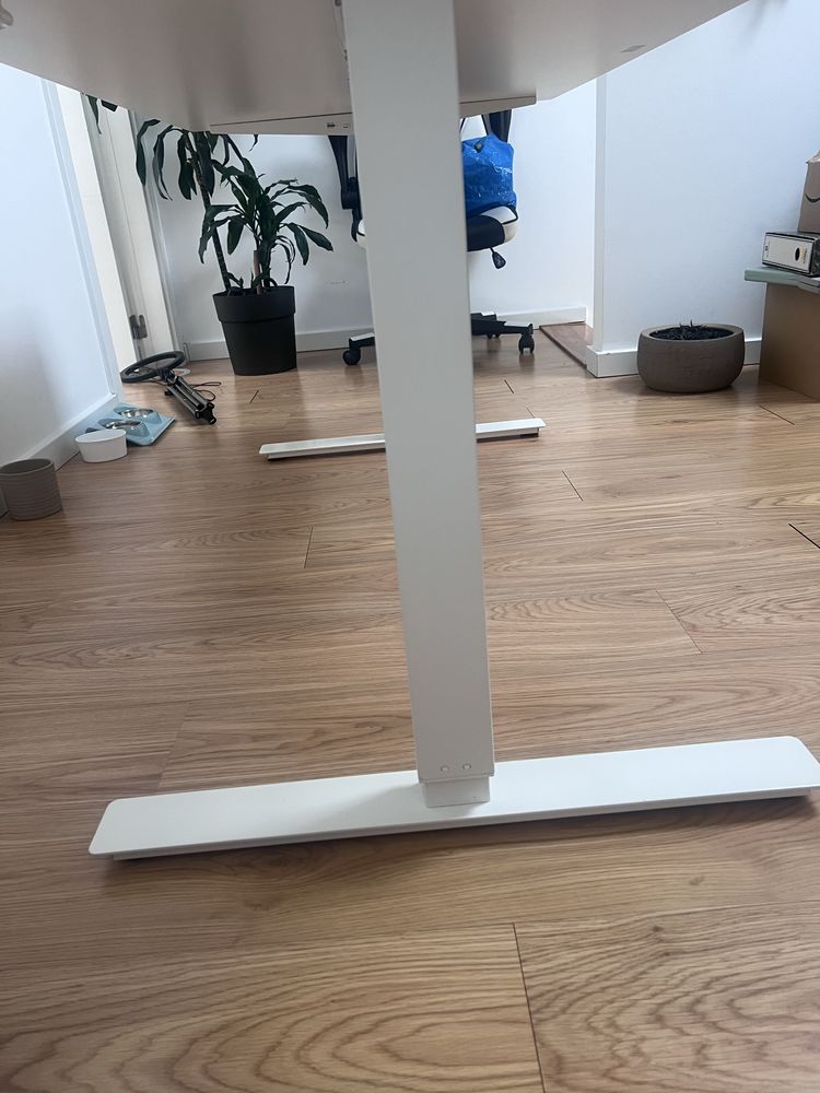 Mesa IKEA - modelo TROTTEN