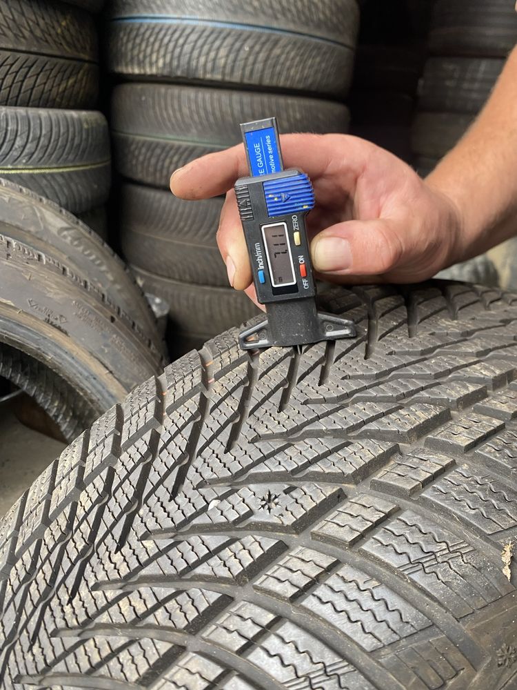 GoodYear ultraGrip performance3 235/45/18 98V