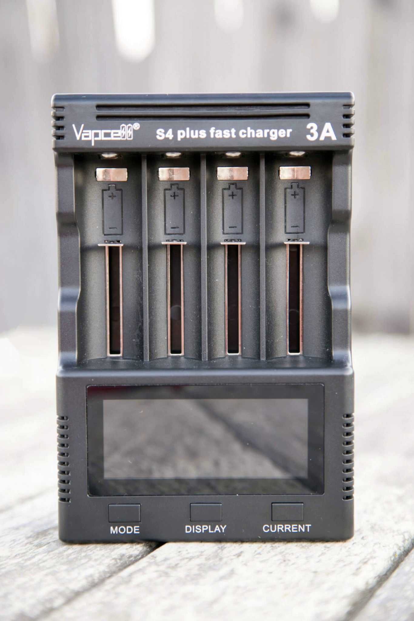 Зарядний пристрій Vapcell S4 Plus v.2 з блоком живлення 12V 5A
