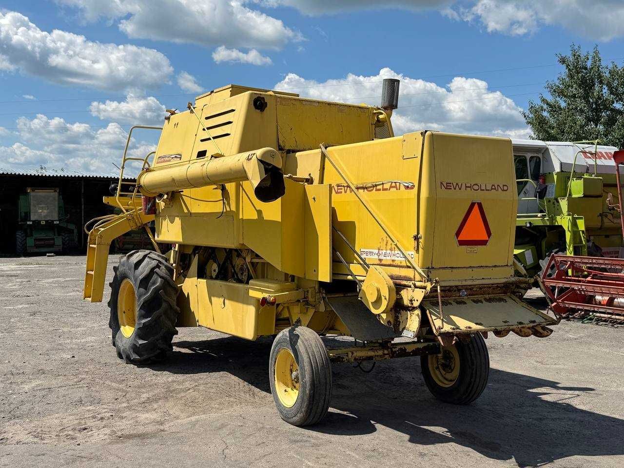 Свіжо привезений зерновий комбайн New Holland 1520 700МОТОГОДИН