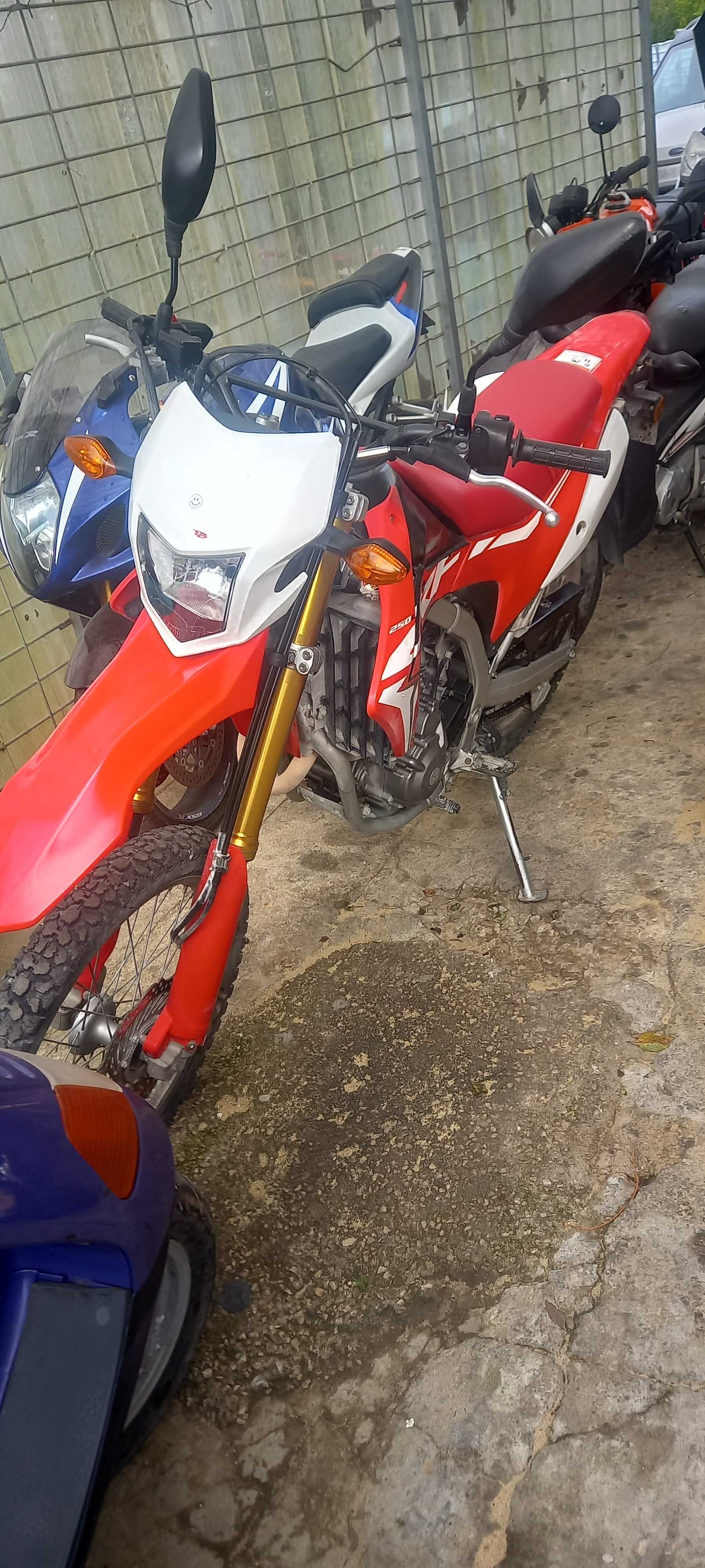 Mota Honda CRF250LA
