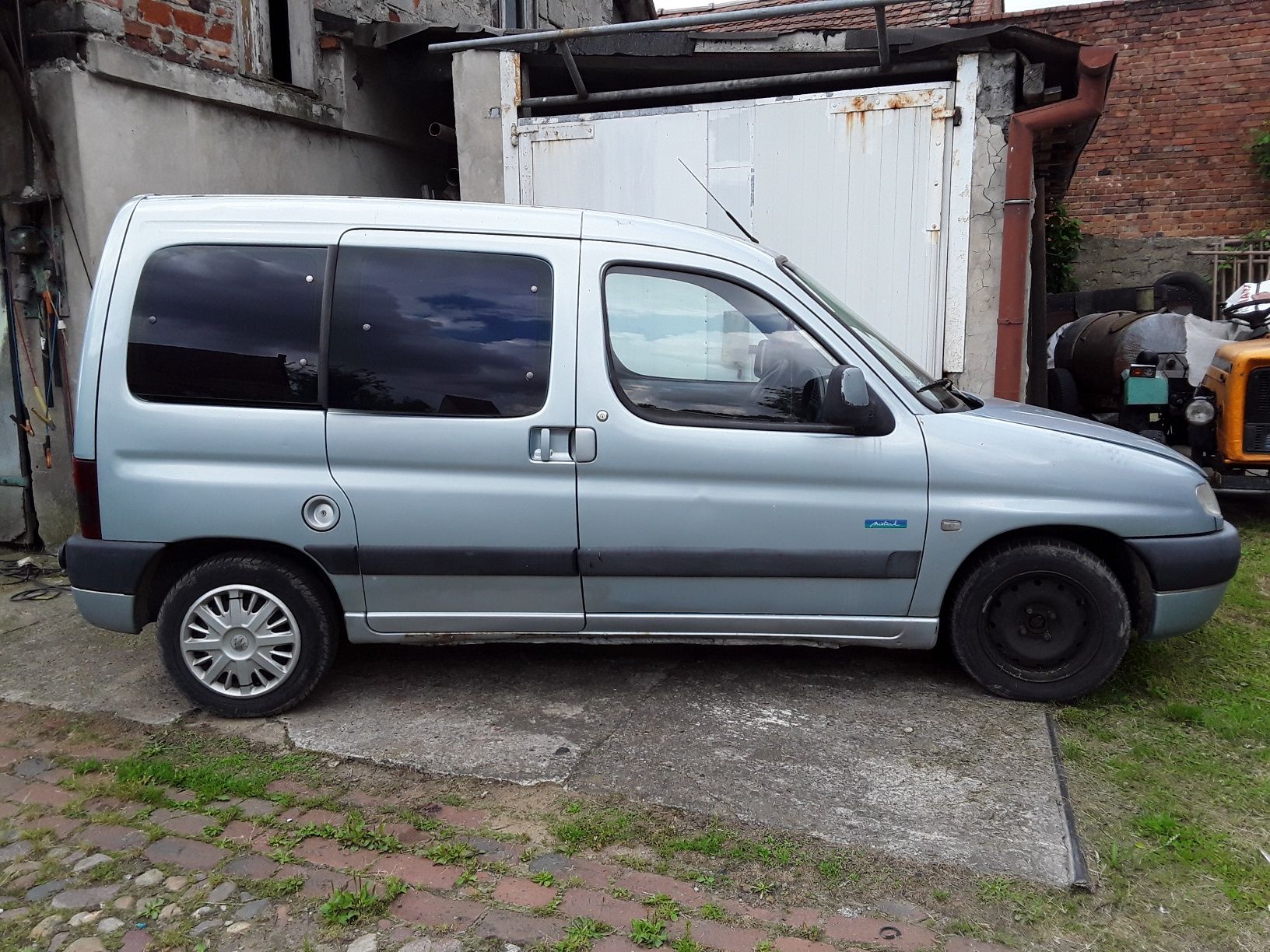 Peugeot Partner 2001 diesel -  pełna wersja (uszkodzony)