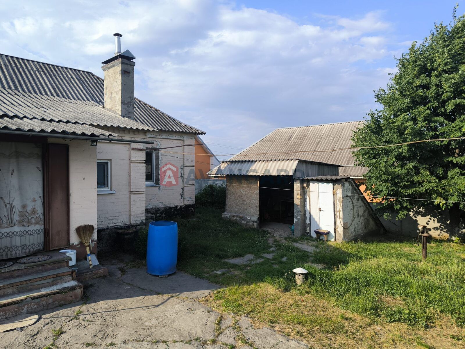 У продажу охайний та зручний будинок у Карнаухівці.