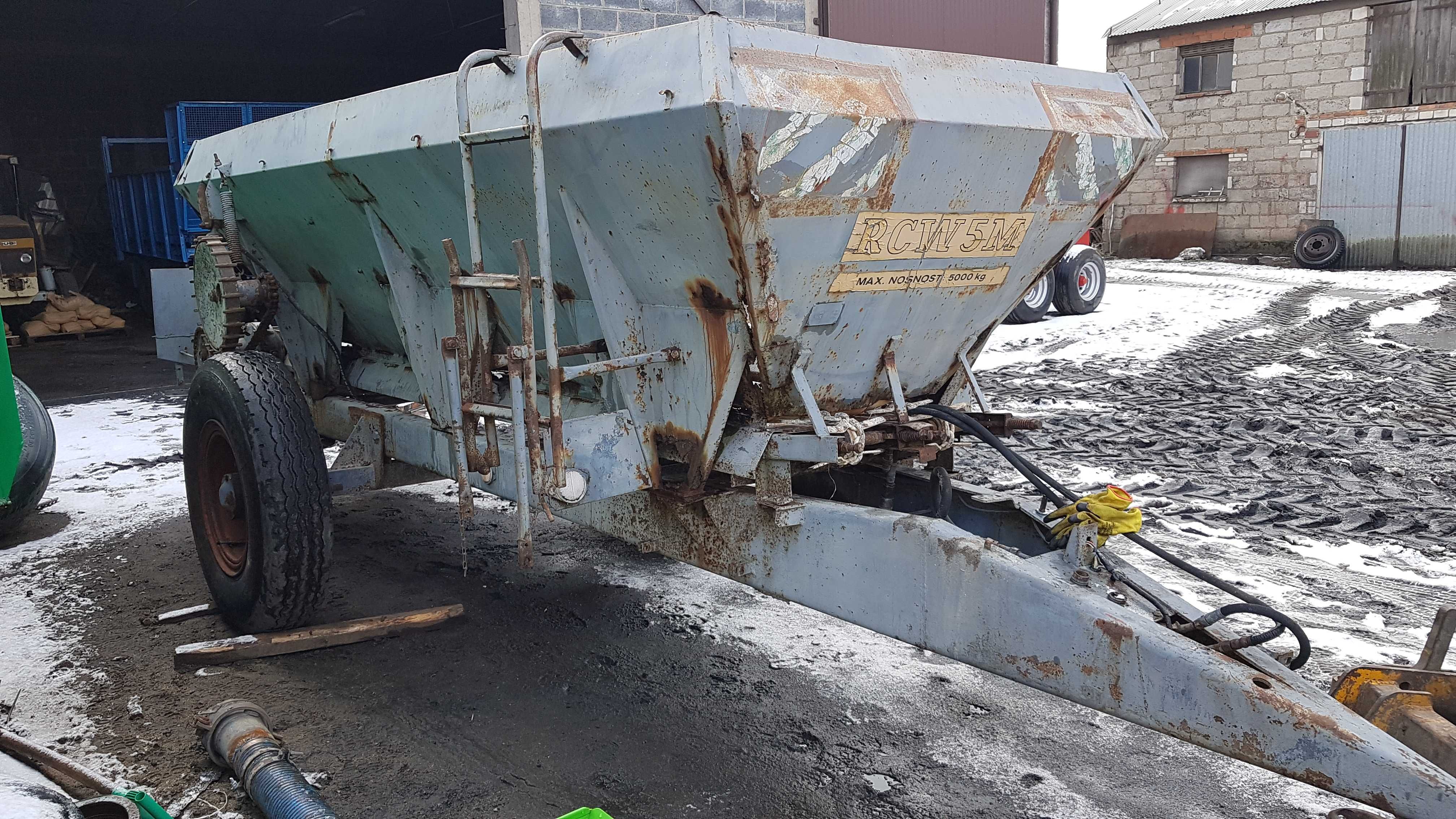 Rozsiewacz wapna,nawozu RCW5 piaskarka, transport