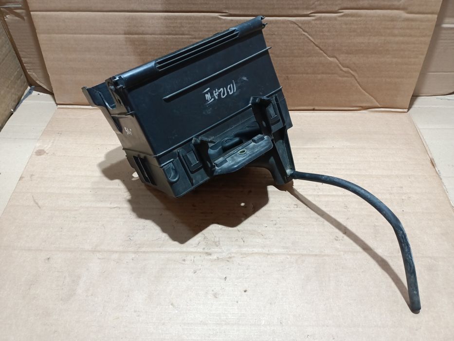 Obudowa osłona podstawa mocowanie akumulatora Seat Ibiza III Cordoba