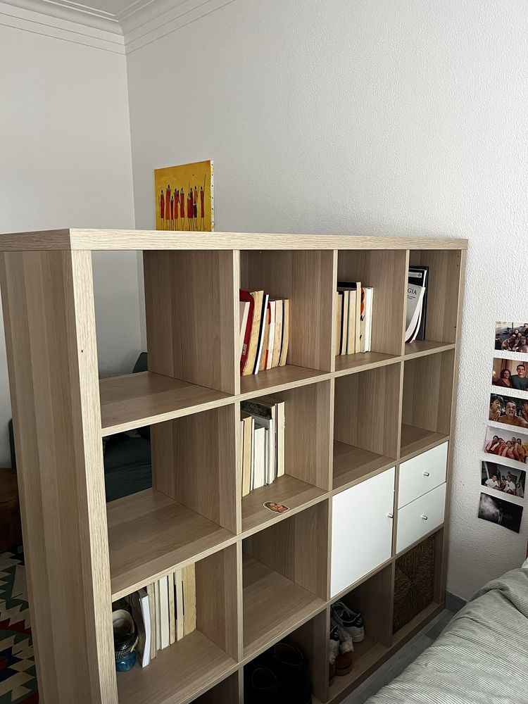 Estante IKEA com gaveta