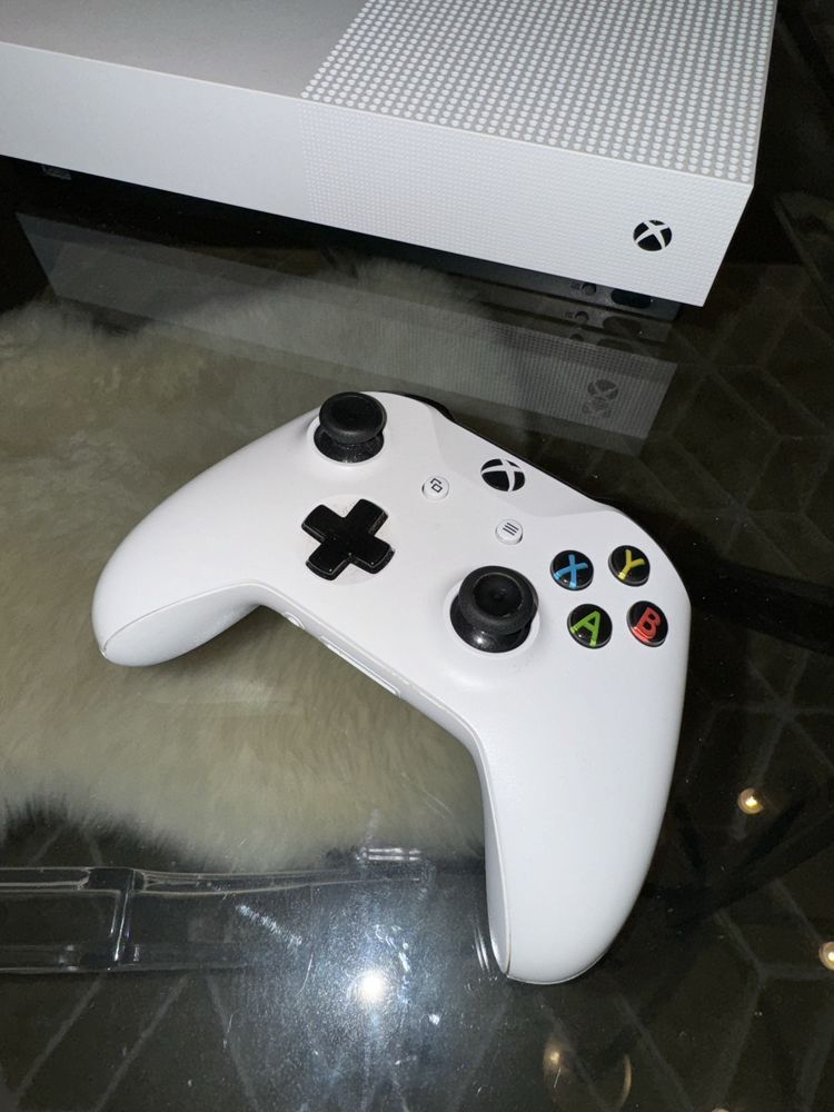 Xbox One S 2020 року