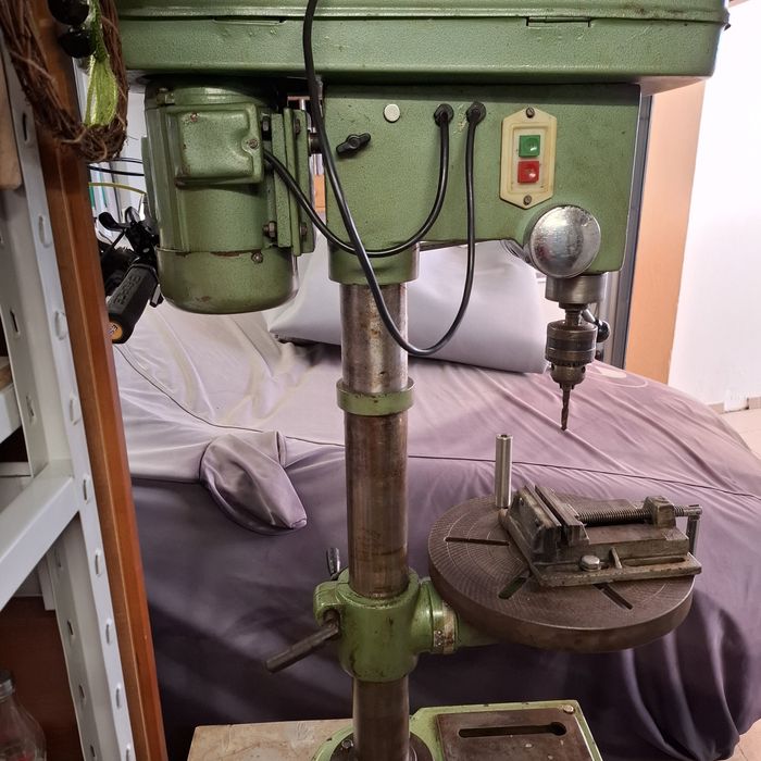 Engenho de furar + torno prensa + bancada em inox