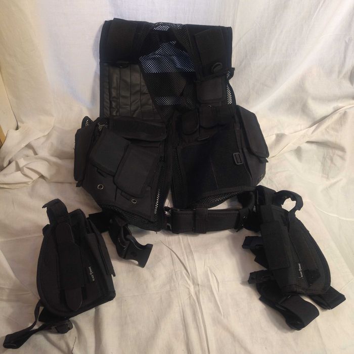 Жилет багатофункціональний тактичний з ременем та кобурами на стегно