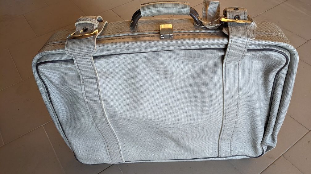 Чемодан, портфель, дорожня сумка ретро