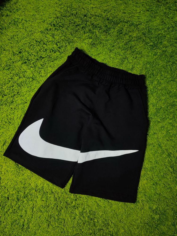 Брендові чоловічі шорти Nike Big Swoosh в чорному кольорі