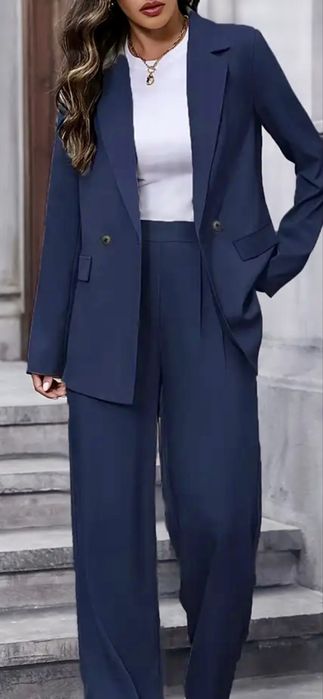 Елегантний жіночий костюм