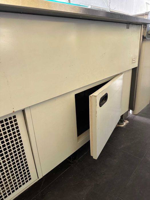 Vitrina Refrigerada de Pastelaria/Charcutaria - 85x150x120cm