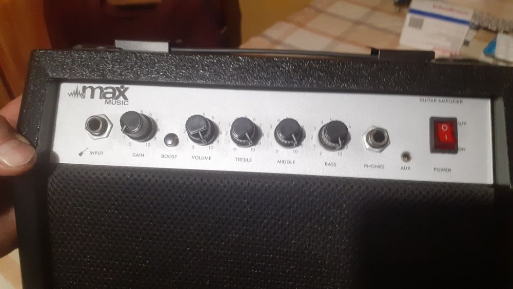 Wzmacniacz gitarowy maxMUSIC