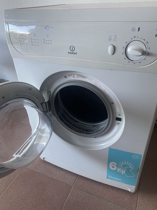 Maquina de secar roupa Indesit