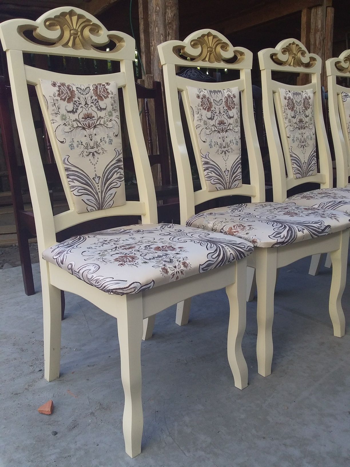 Стільці крісла(стулья) для вітальні гостинноі