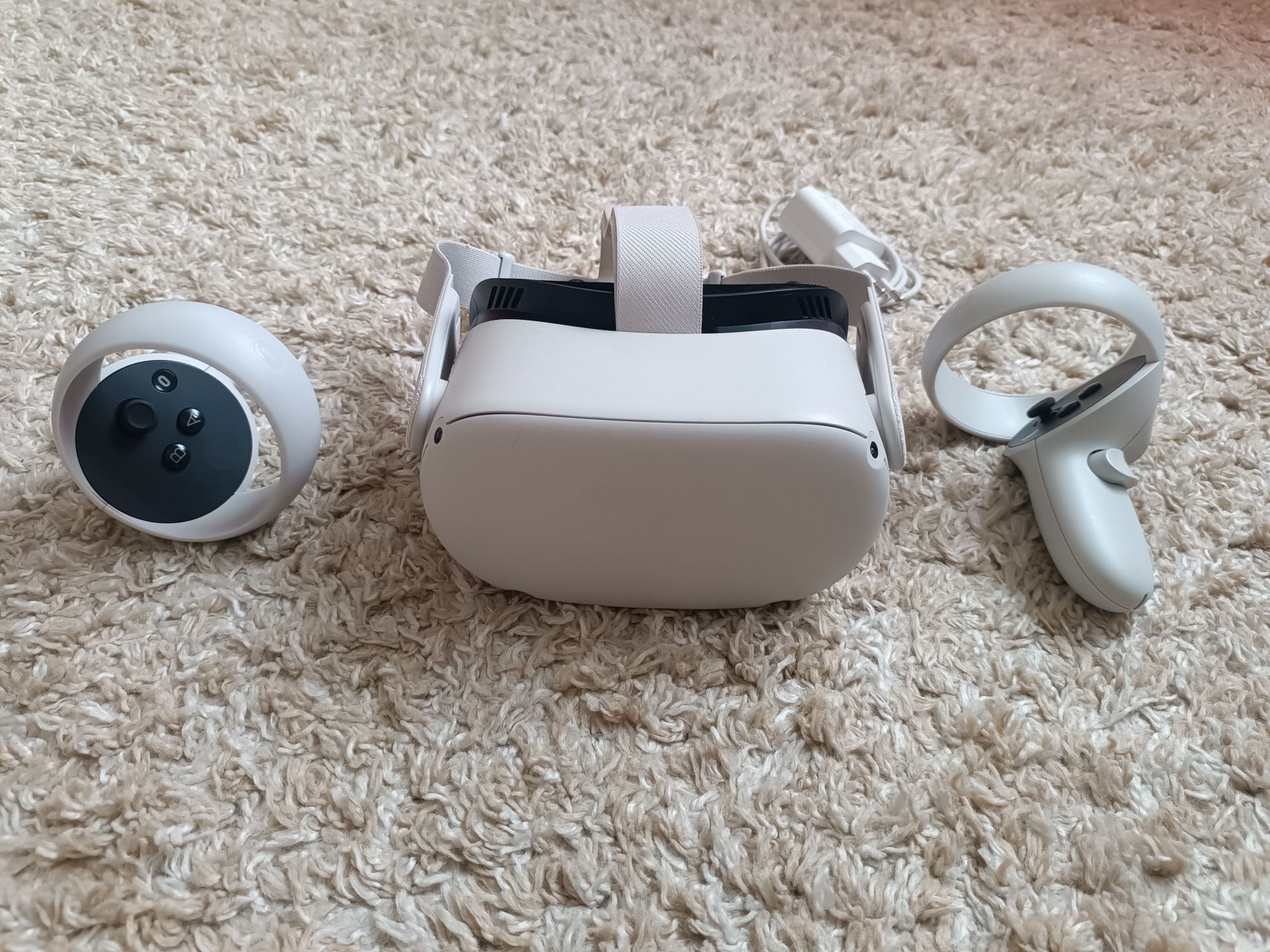 Oculus Quest 2 128GB

Продаю VR окуляри Oculus Quest 2 (128 ГБ).
Стан: