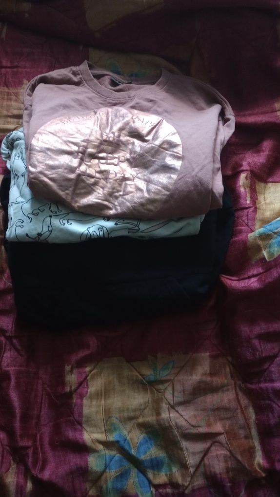 Paka ubrań bluzy z kapturem bardzo dobrewtrzech kolrach