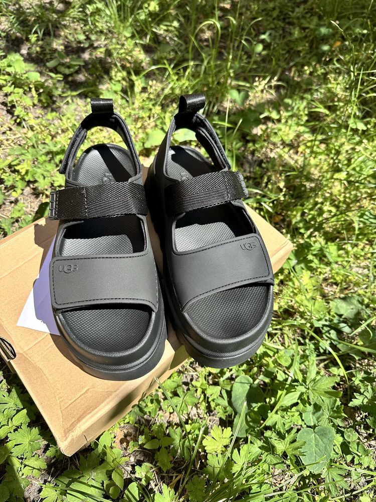 Босоніжки UGG у чорному кольрі