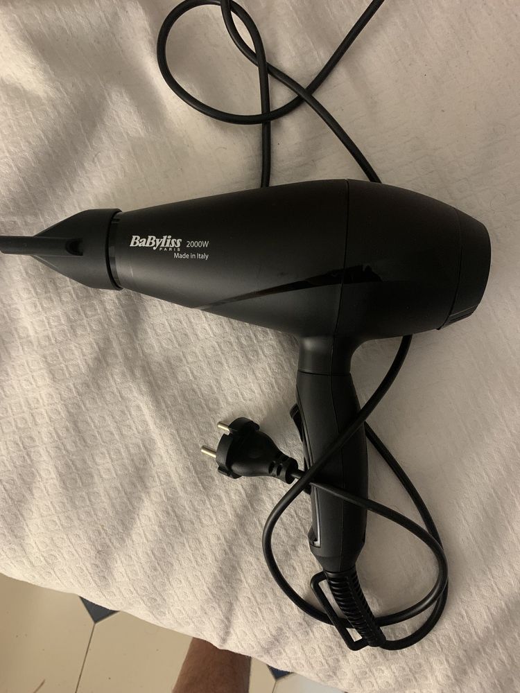 Vende se secador e chapinha babyliss