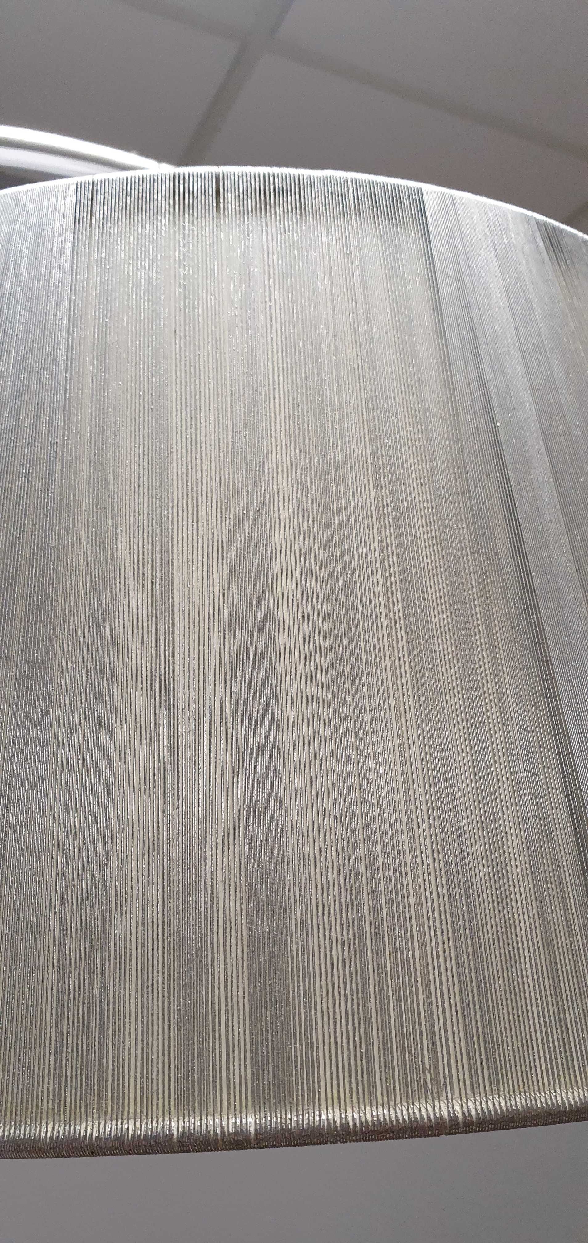 Lampa stojąca z regulowanym ramieniem