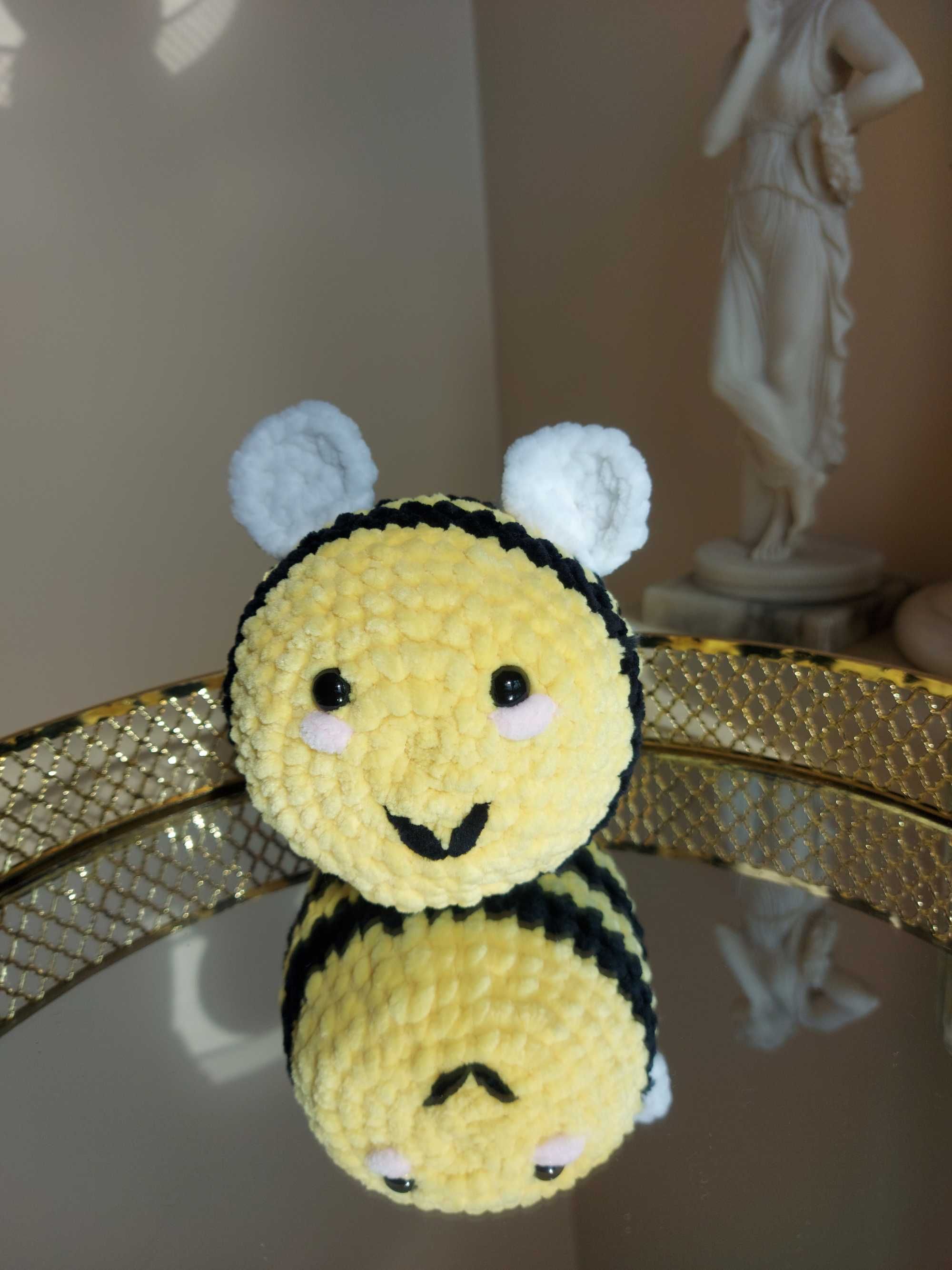 Pszczółka wykonana ręcznie na szydełku