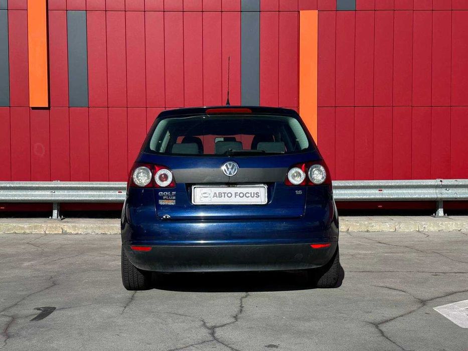 В продажі Volkswagen Golf Plus 2006 року випуску.
