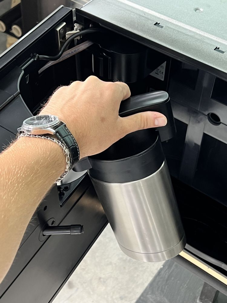 Кавомашина Miele CVA 5060 / вбудована / молочник/виставка кофемашина