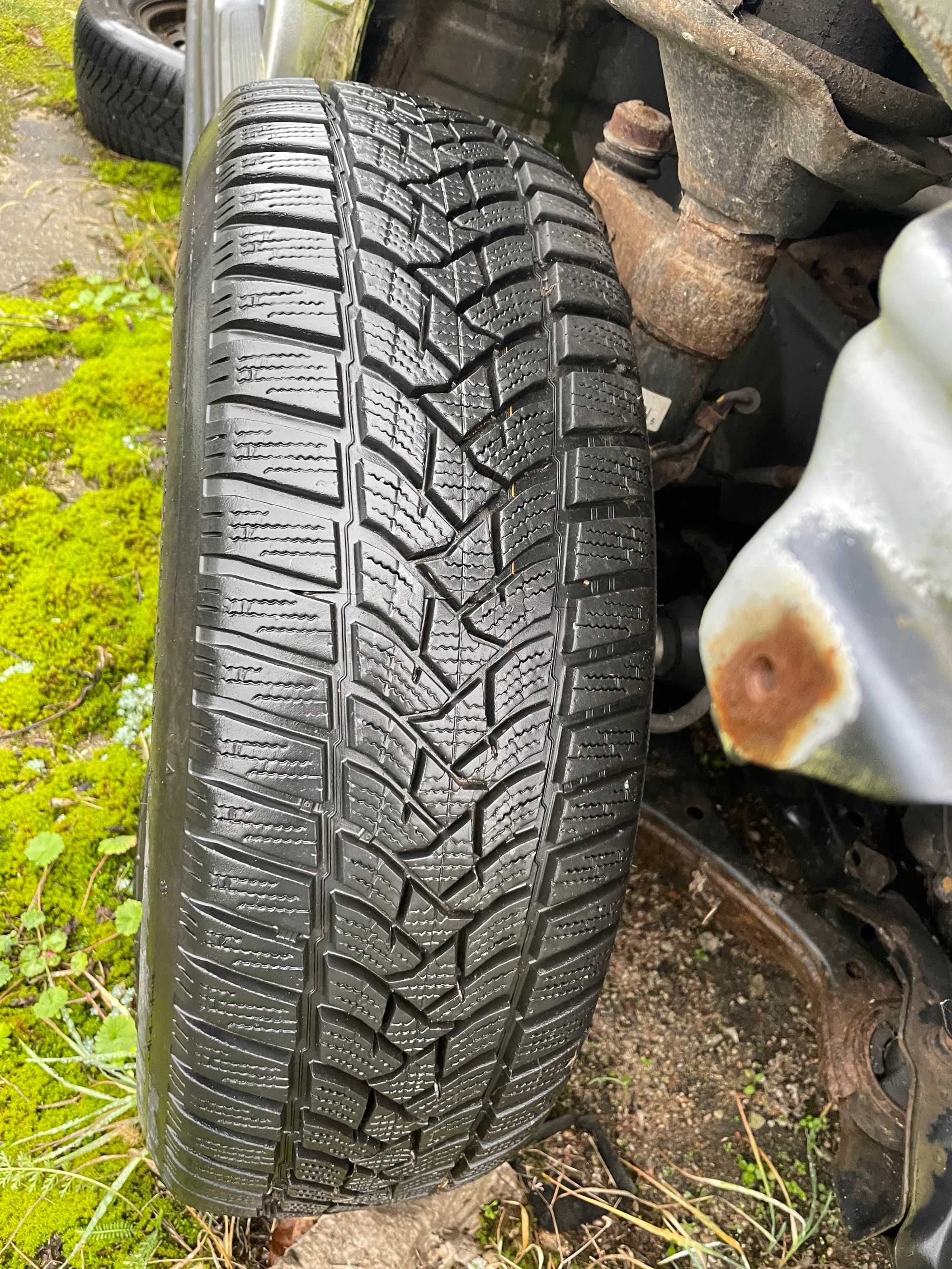 OPONY Zimowe Firmy Dunlop 195/65 R15 stan bdb 9mm 4szt