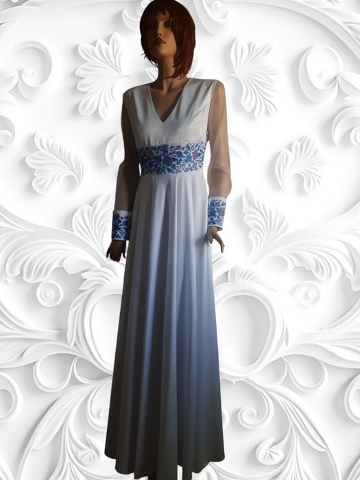 Вишиті в одному стилі весільна сукня ( розмір S) і сорочка (розмір М)