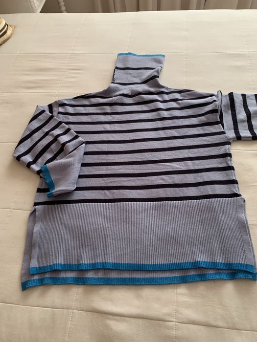 Camisola de malha de gola alta azul